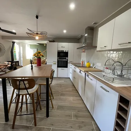 Chez Carole, Le Jardin Secret Au Coeur Du Village بيت للعطل *