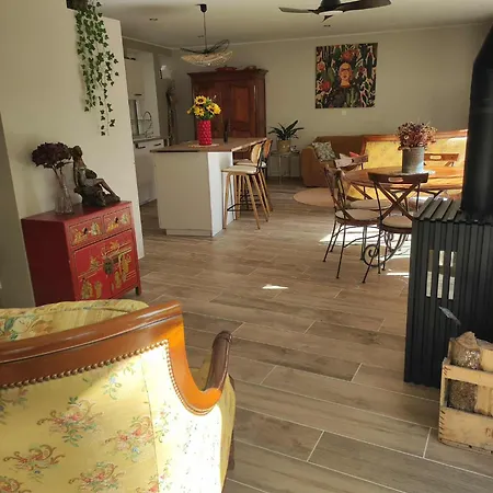 Chez Carole, Le Jardin Secret Au Coeur Du Village بيت للعطل *
