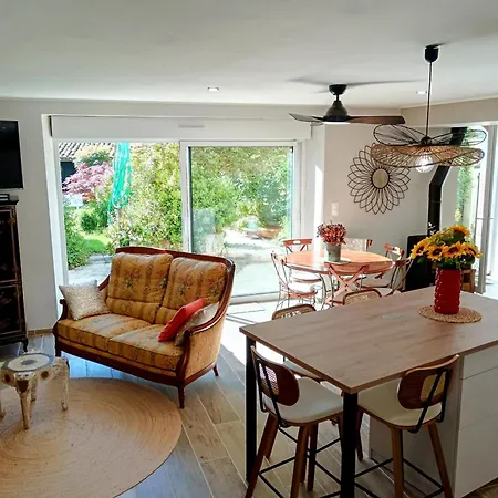 بيت للعطل Chez Carole, Le Jardin Secret Au Coeur Du Village