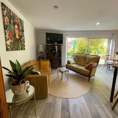 Chez Carole, Le Jardin Secret Au Coeur Du Village بيت للعطل